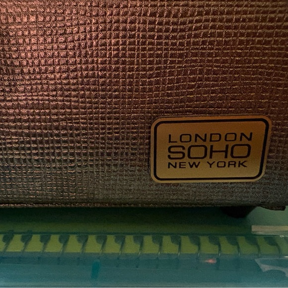 Elegant Gold Cosmetic Case - Picture 13 of 14